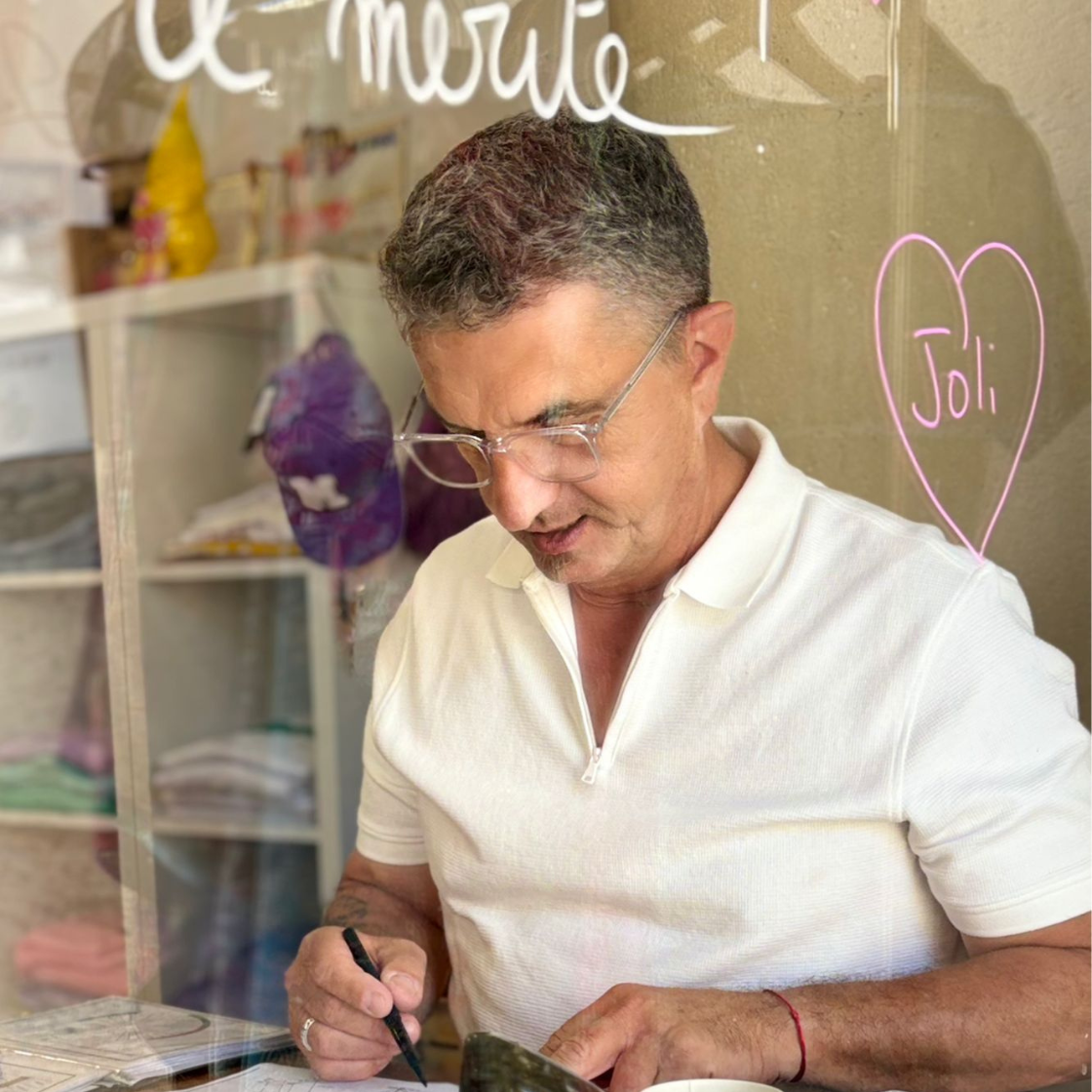 Stéphane Cuchi en salon et séance de dédicaces, rencontre avec les lecteurs et présentation de ses ouvrages