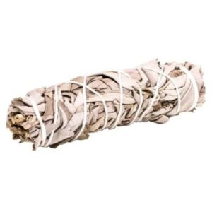 Bâton de sauge blanche utilisé pour les rituels de purification, nettoyage énergétique et harmonisation des lieux