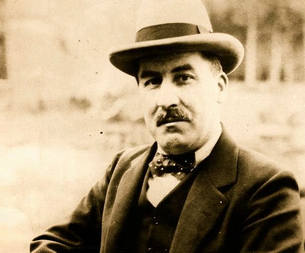 Howard Carter, archéologue britannique, célèbre pour la découverte de la tombe de Toutânkhamon en 1922 dans la Vallée des Rois