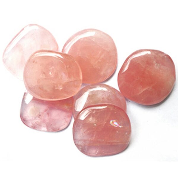 Pierre de quartz rose rose pâle utilisée en lithothérapie pour l’amour, la douceur et l’apaisement émotionnel