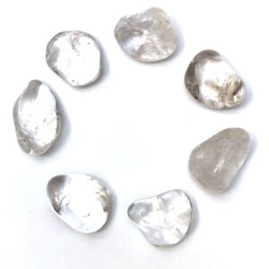 Cristal de roche transparent utilisé en lithothérapie pour l’harmonisation, la clarté mentale et l’amplification énergétique